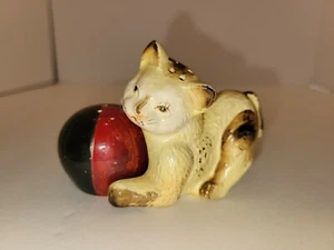 Vintage Cat Ball Salt Pepper Shaker Japan with corks - Picture 1 of 8