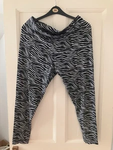 M And S Collection Black And white Leggings Size 18. Cropped. - Picture 1 of 3