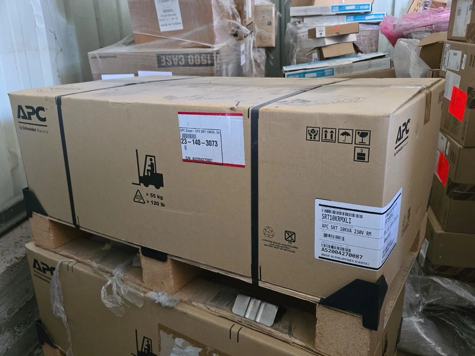 APC SRT10KRMXLI Smart UPS SRT 10000va RM - Image 1 of 2