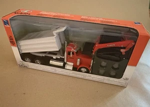 New Kubota 1:32 SVL 95-2S Track Loader With Peterbilt Dump Truck - Picture 1 of 2