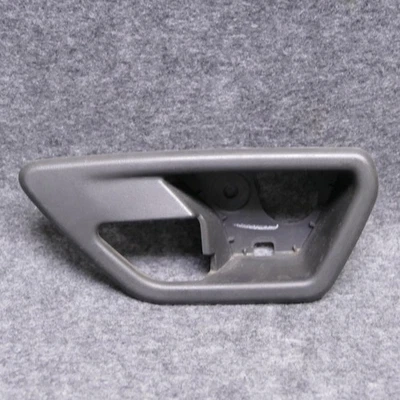 Manija de puerta delantera Journey LH 2009-2010 para conductor taza bisel moldura DV pizarra oscura 78521 Foto 1 de 4
