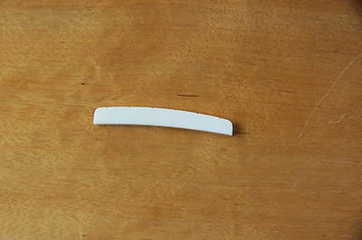BONE NUT KNOCHENSATTEL FÜR FENDER STRAT®/TELE® GEBOGEN+GEKERBT 9.5+10 R. VINTAGE