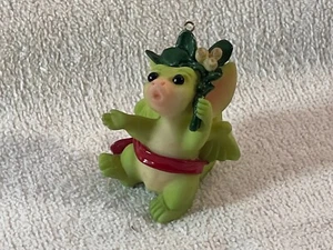 The Whimsical World Of Pocket Dragons Christmas ornament Mistletoe EX8997 - Picture 1 of 5