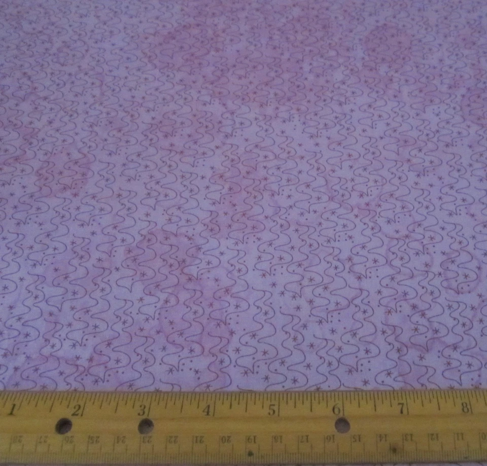 1 jarda Salem Quilt Show SQUIGGLES e ESTRELAS em tecido LILÁS 100% algodão HALLOWEEN - Imagem 1 de 1