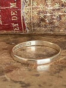 9ct  Gold 12 Sided Polygon Band Ring, Size O, 1.1g, Hallmarked London 1946 - Picture 1 of 9