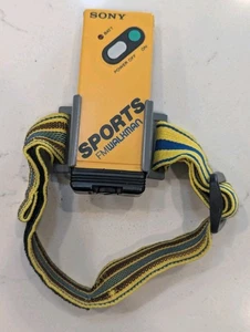 Walkman deportivo Sony SRF-5 vintage amarillo y negro ¡Funciona! - Imagen 1 de 4