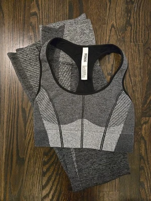 Victoria's Secret ROSA Conjunto de Entrenamiento Leggings y Sujetador Top Talla Pequeña Negro A Juego Foto 1 de 4