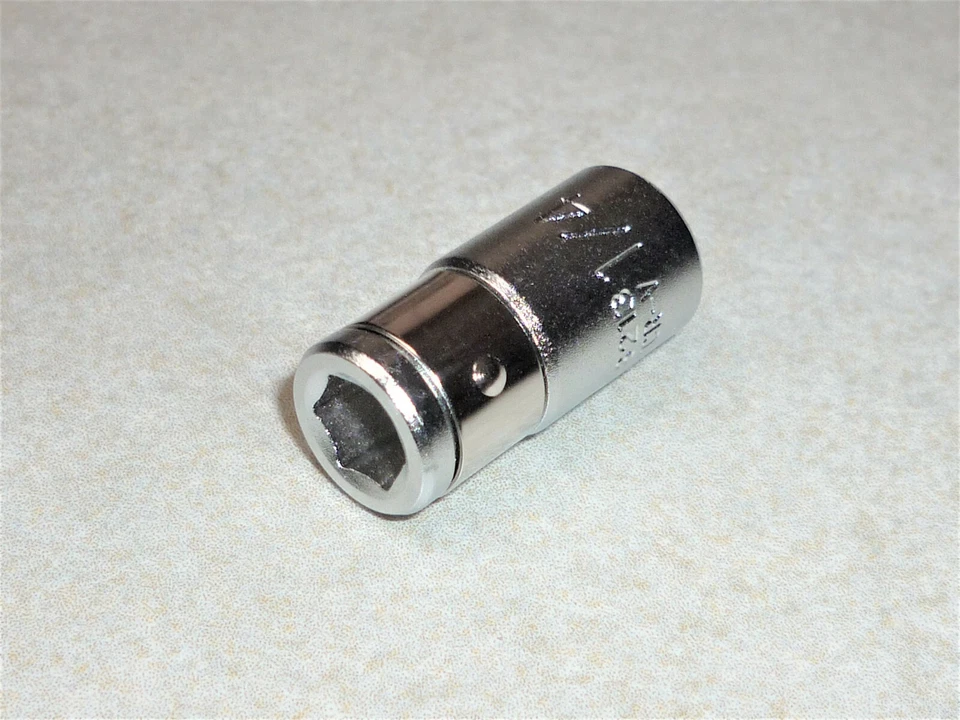 Bit-Adapter BGS  1/4" Vierkant auf Sechskant  6,3mm  Ratschen- Bithalter   - Bild 1 von 1