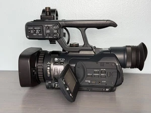 Videocámara portátil compacta JVC GY-HM100 2 ranuras SD - no funciona ver descripción - Imagen 1 de 10