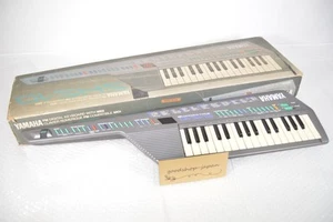 Yamaha SHS-10 Rosso FM Tastiera Digitale Spalla MIDI Keytar Sintetizzatore Funzionante - Foto 1 di 23