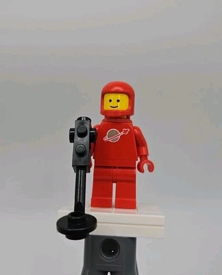 Lego Classic Space Red minifigure with tanks sp005 vintage Gold Small Ribs mf33 - Image 1 of 4