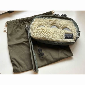 Bolsa cisterna Porter x Totoro Limited caqui usada bolsa/accesorios raros - Imagen 1 de 5