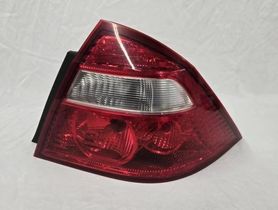 2005 - 2007 年福特 500 Hundred 限量后外部右手乘客尾灯 — 第 1/4 张图片