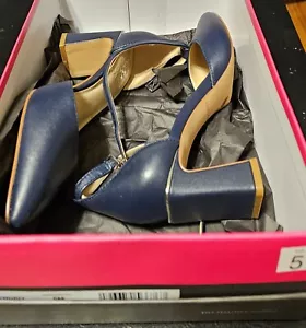 Vince Camuto Pointed Toe Heels, size 5M - Picture 1 of 4