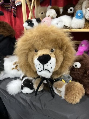 Sombrero con oreja de piel de vida silvestre de alpaca suave y esponjoso bronceado de león - hecho en Perú Foto 1 de 4