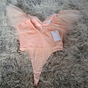 Nat & Liv Peach Lace Ruffle Body Suit Size M BNWT - Picture 1 of 12