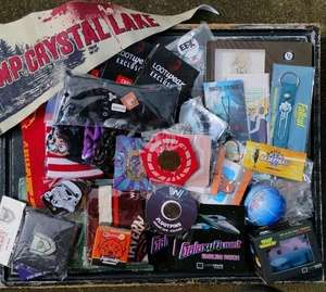 Konvolut Lootcrate Sammelfiguren, Socken, Pins, Schlüsselanhänger etc., 41 Stück - Bild 1 von 17