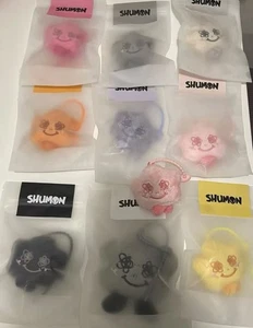 LLAVERO OFICIAL DE PELUCHE SHUMON BABY MERCH AMORTAGE JISOO ROSA NEGRO - Imagen 1 de 15