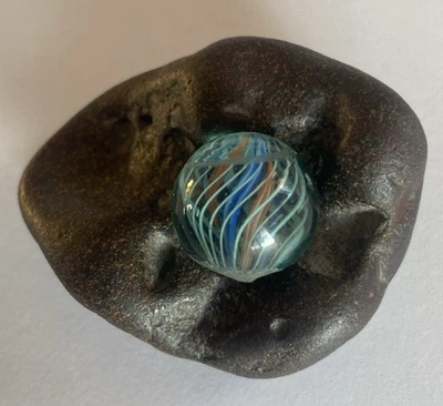 DE COLECCIÓN ALEMÁN HECHO A MANO MÁRMOL HILO BLANCO REMOLINO ROJO Y AZUL NÚCLEO DE CINTA DIVIDIDA Foto 1 de 4