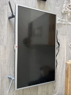 LG 32’ Smart TV with IPS panel - Image 1 of 3