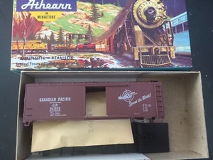 ATHEARN 5005 40' BOX CAR KIT - CANADIAN PACIFIC RAILROAD - HO SCALE - Picture 1 of 3