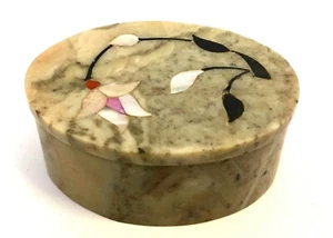 ¿Mármol de piedra ovalado? Caja de baratijas con incrustaciones de nácar floral hecha en India - Imagen 1 de 9