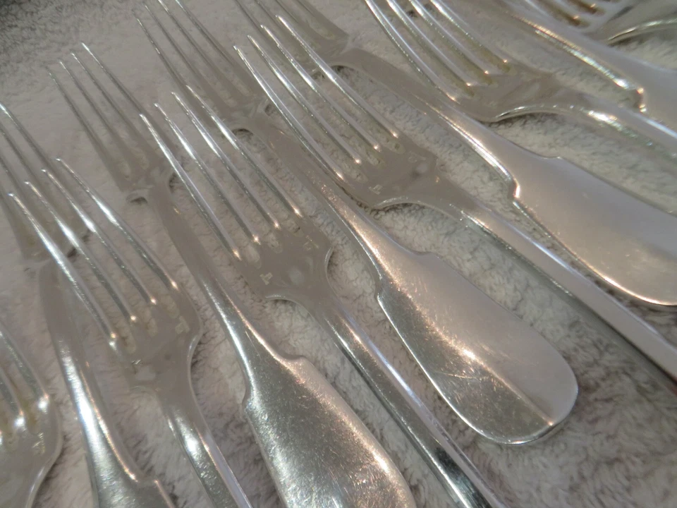 12 tenedores de cena franceses vintage chapados en plata Christofle Cluny 20,7 cm arañazos Foto 1 de 4