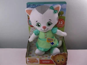 Daniel Tiger's Neighborhood Katerina Kittycat sprechende & musikalische 12 Zoll Plüschtier - Bild 1 von 5