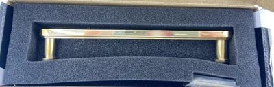 Tirador de manija de gabinete de latón macizo barra plana moderna de centro a centro de 6" Alno Moderne Foto 1 de 4