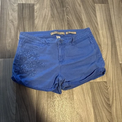 Vanilla Star Jean Shorts Womens 12 Mid Rise beautiful blue floral design  - Image 1 of 4