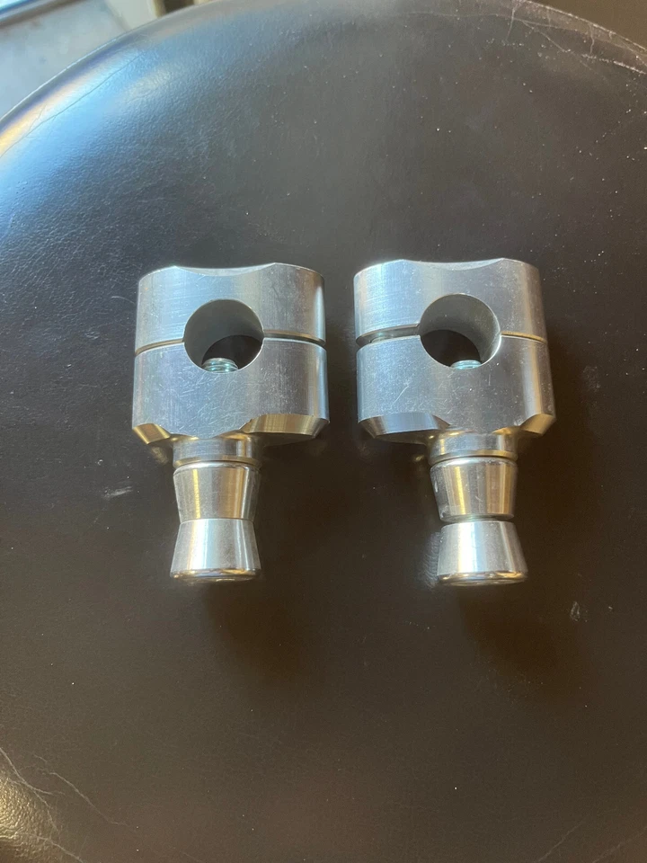 Braçadeira de montagem em barra riser guidão 7/8 pol. HOnda CT70 GR2 1 - Imagem 1 de 1