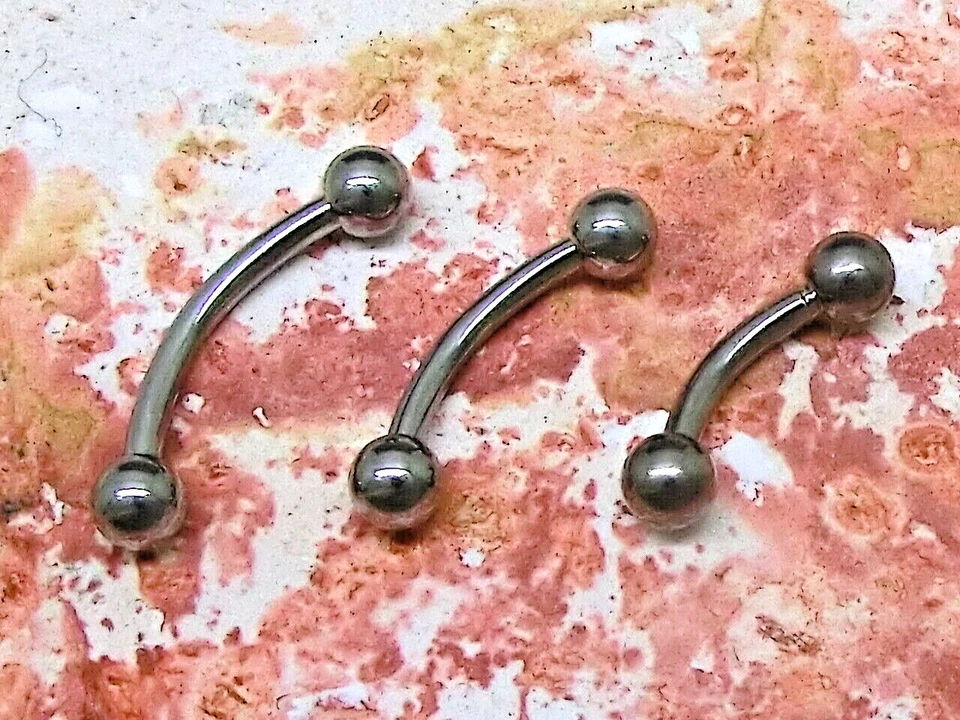Sopracciglio Piercing 1,2mm Acciaio Inox Banana Sfera Curvo Barbell - Immagine 1 di 1
