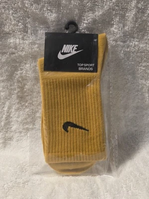 High-Quality Nike brand unisex sports socks for adults (One Size) - Image 1 of 4