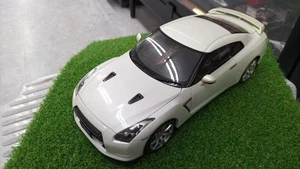 Autoart 1/18 scale Nissan GT-R White Minicar Used From Japan - Picture 1 of 8