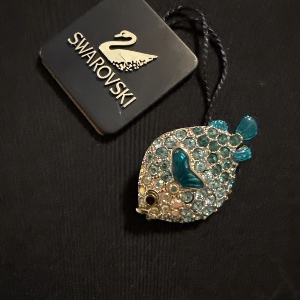 EC. Broche prendedor pez cisne "SWAROVSKI" con turquesa y cristal boreal firmado. Foto 1 de 4