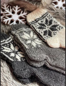 Norwegian Snowflake Hand Knitted Organic Sheep Wool Socks Extra Thick Great Gift - Picture 1 of 5