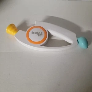 Gioco elettronico portatile Talking Bop It 2018 gioco giocattolo Hasbro con suono - Foto 1 di 2