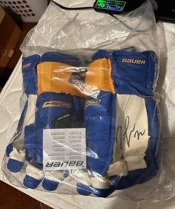 Brandneu mit Etikett handsigniert Tage Thompson Pro Stock bestickte Säbel Hockeyhandschuhe - Bild 1 von 5