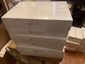 Neu versiegelt Apple iPad Air 2 32 GB, WLAN, 9,7 Zoll, Gold, MNV72LL/A - Bild 1 von 1