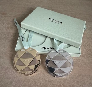 Breloque beauté Prada 2 pièces pour téléphones, clés, sacs - Photo 1 sur 8