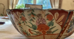 Antike japanische IMARI Schale. Blumendesign, gewellter Rand, Ladegerät, 10 Zoll - Bild 1 von 9