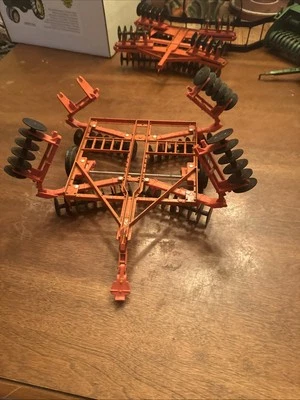 Ertl Allis Chalmers Wing Disc 1/16 Diecast & Plastic Implement Replica - Image 1 of 4