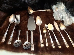 1936 COMUNITÀ INCORONAZIONE ONEIDA SET DI 27 PEZZI HOSTESS SERVIZIO SET - Foto 1 di 12