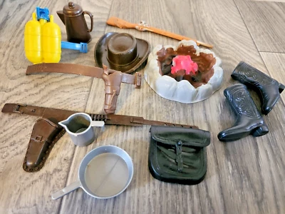 Lote de accesorios BIG JIM vintage años 70 botas de vaquero sombrero fogata etc Mattel Foto 1 de 4
