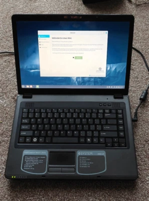 Advent eSystem 4115C Laptop Linux Office Wifi 64GB SSD DVD Cheap - Image 1 of 4