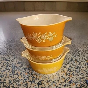 Vintage Pyrex Butterfly Gold Cinderella Bowl Set of 3 Bowls 2Lids 471B 472B 473B - Picture 1 of 8