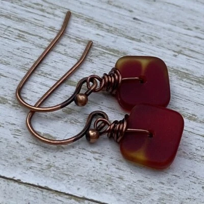 Квадратные и антикварные медные серьги миниатюрного размера из винного/янтарного морского стекла Min Favorit - Изображение 1 из 4