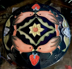 Moorcroft Pottery Strawberry Thief 223/4 Covered BoxRachel Bishop 1996 EUC - Picture 1 of 7