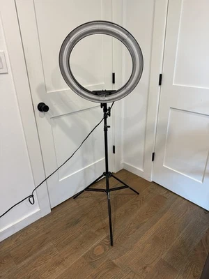 Anel de luz LED de 18 polegadas de diâmetro com tripé suporte ajuste de ângulo - Imagem 1 de 4