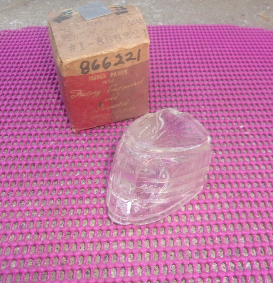 1941 Chrysler Royal Windsor Саратога New Yorker новый из старых запасов MoPar парковки свет объектив - Изображение 1 из 3